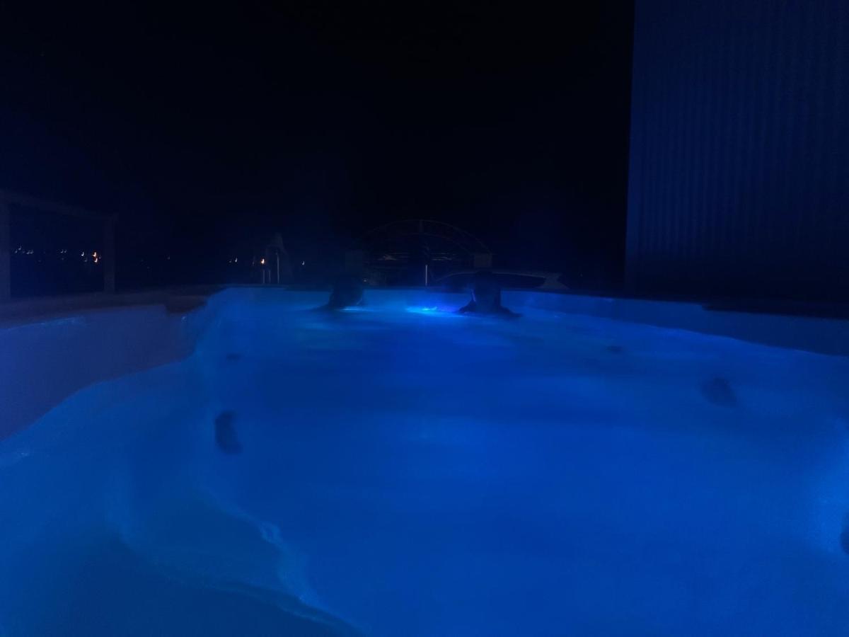 Luxury Retreat With Swim Spa Taupo Eksteriør bilde