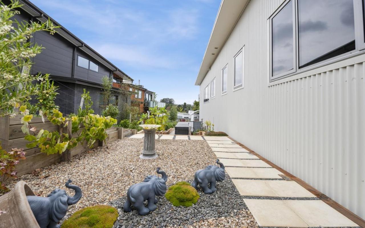 Luxury Retreat With Swim Spa Taupo Eksteriør bilde